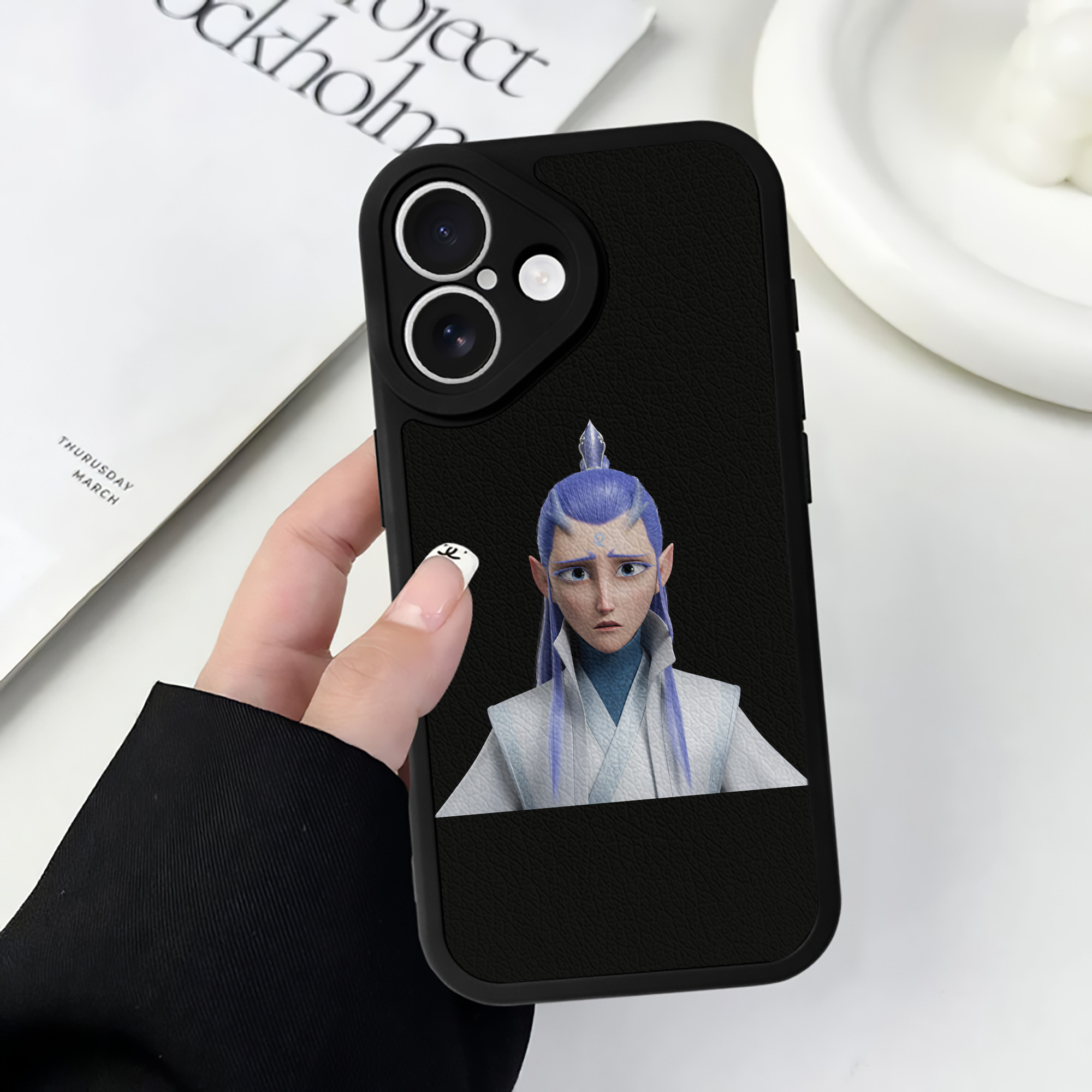 （画像用） Ne Zha 2 ナタ 魔童の大暴れ 【iPhone 16シリーズ対応】シリコンスマホケース（レザー調） 材質：シリコン